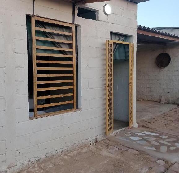 پانسیون Hostal Mayapo Beach