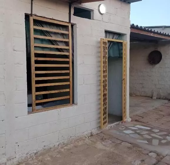 ペンション Hostal Mayapo Beach