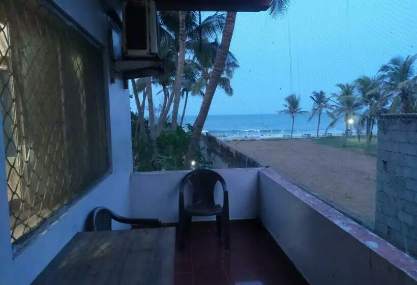 ペンション Vvv Sathish Guest House