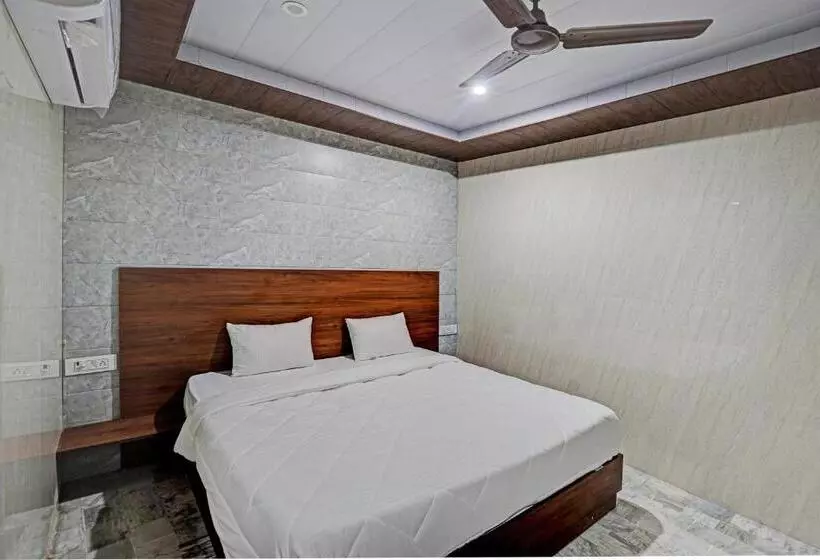 ホテル O Maharoopa Palace