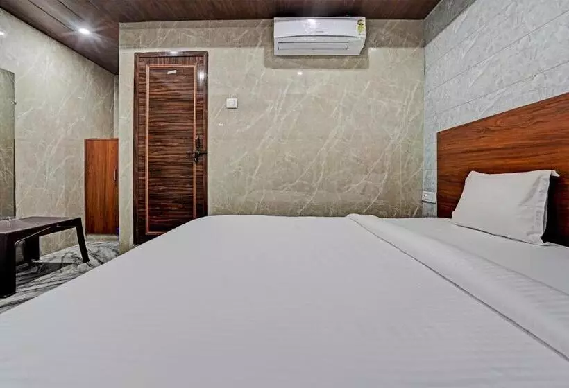 ホテル O Maharoopa Palace