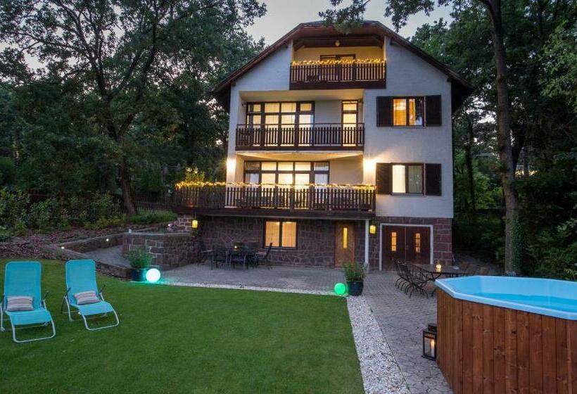 بنسيون Fecskefészek Vendégház