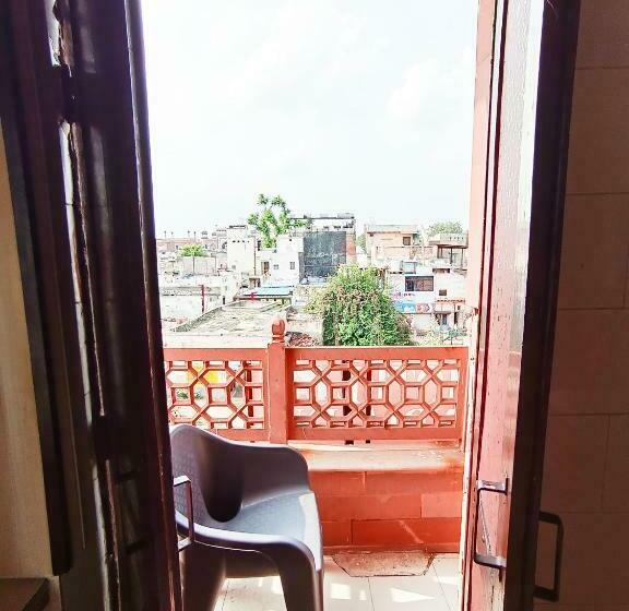 פנסיון India Inn