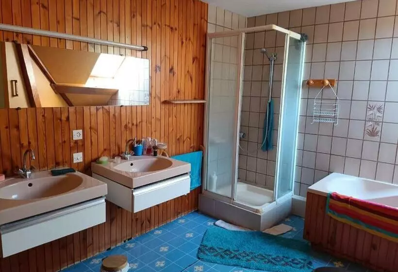 ペンション Room In Apartment   Homestay Guest Room Fruges, Hauts De France