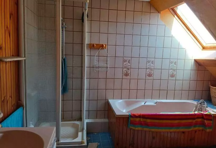 ペンション Room In Apartment   Homestay Guest Room Fruges, Hauts De France