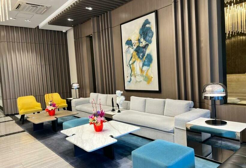 Uptown Parksuites Ii