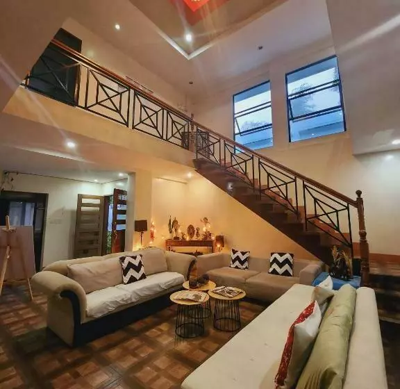 Retkeilymaja Modern Peak Suites