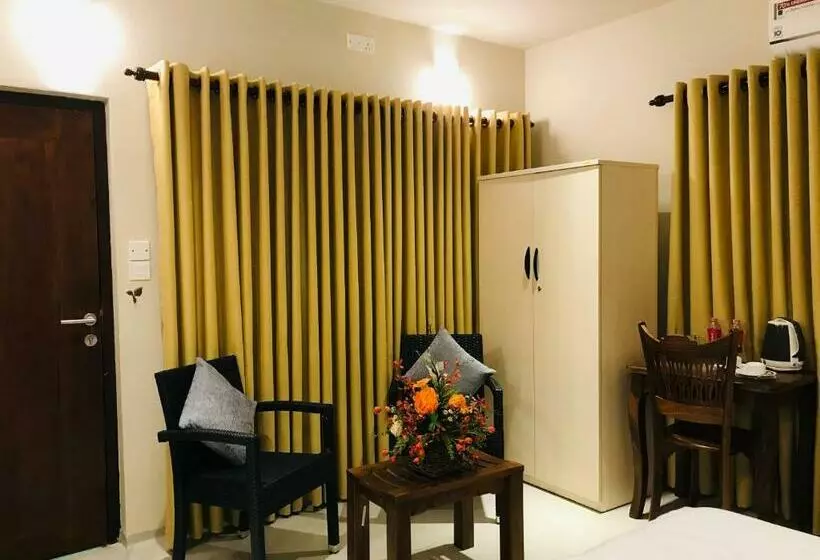 Ceylon Kingsmen Garden Hotel   Katunayake