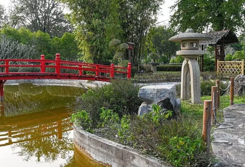 ホテル Suanphung Bonsai Village