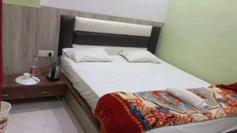 Staymaker Hotel Raj Banquet