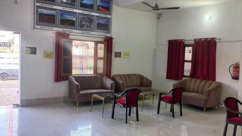 Staymaker Hotel Raj Banquet