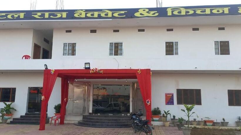 Staymaker Hotel Raj Banquet