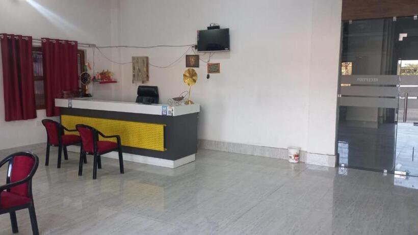 Staymaker Hotel Raj Banquet