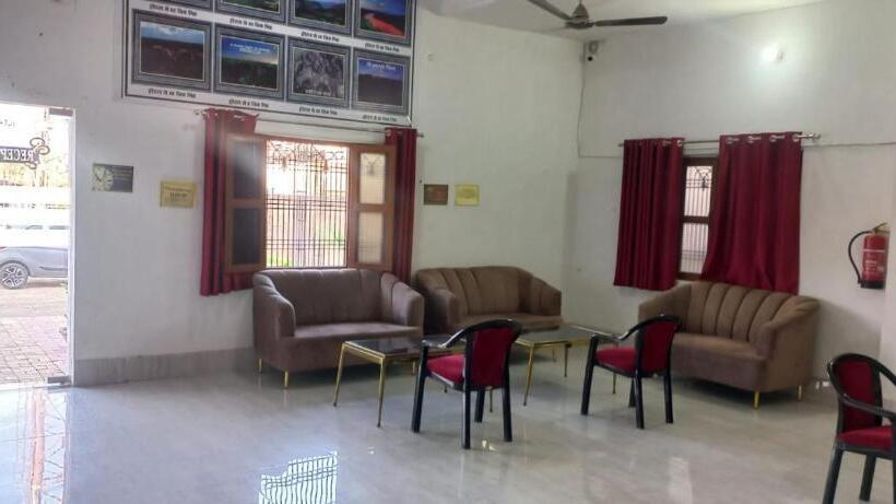 Staymaker Hotel Raj Banquet