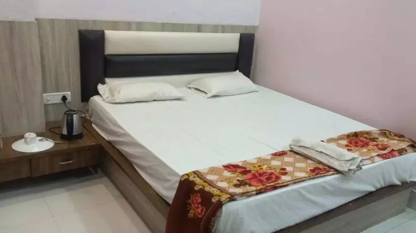 Staymaker Hotel Raj Banquet