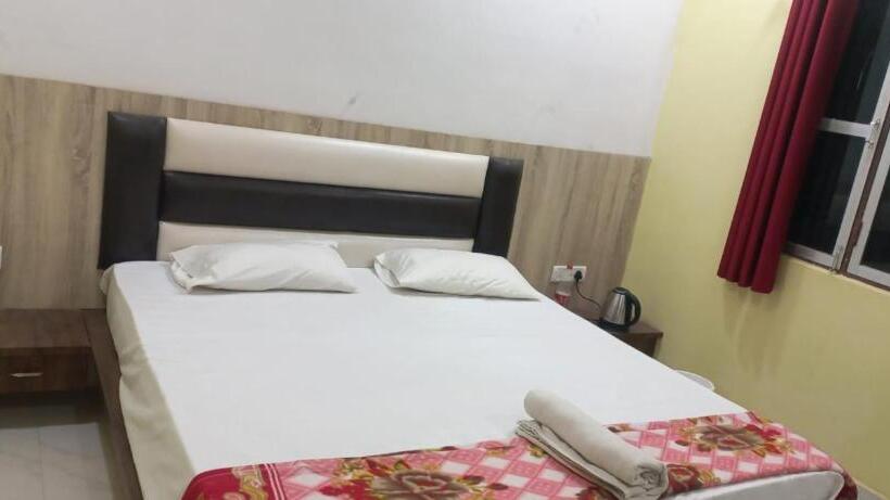 Staymaker Hotel Raj Banquet