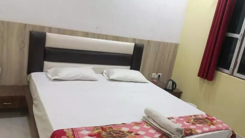 Staymaker Hotel Raj Banquet