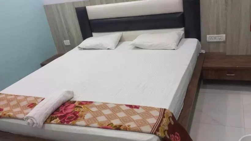 Staymaker Hotel Raj Banquet