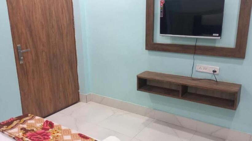 Staymaker Hotel Raj Banquet