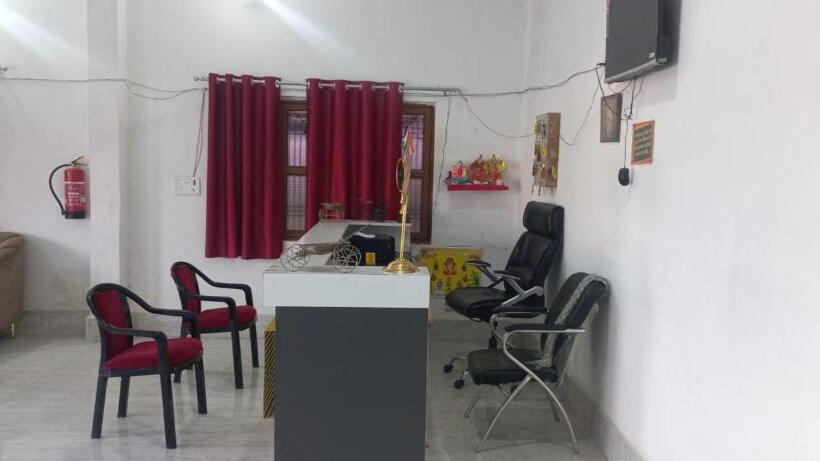 Staymaker Hotel Raj Banquet