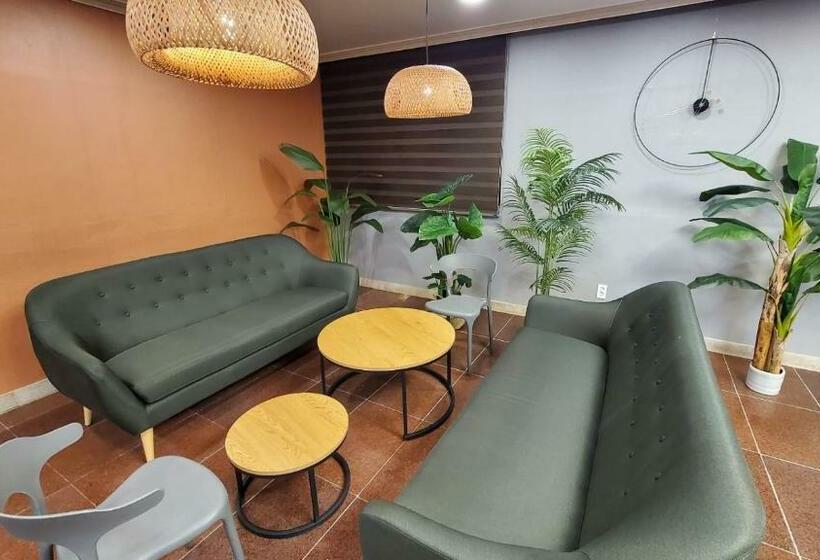 בית מלון כפרי The Oakra