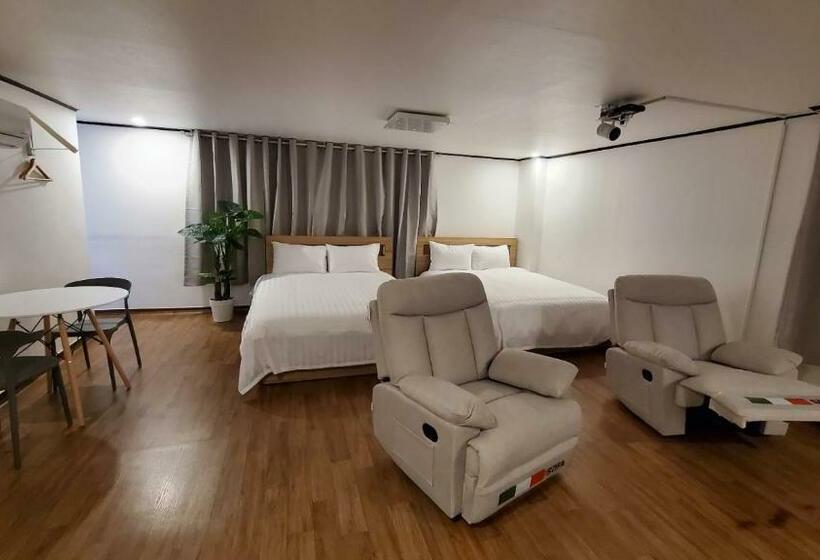 בית מלון כפרי The Oakra