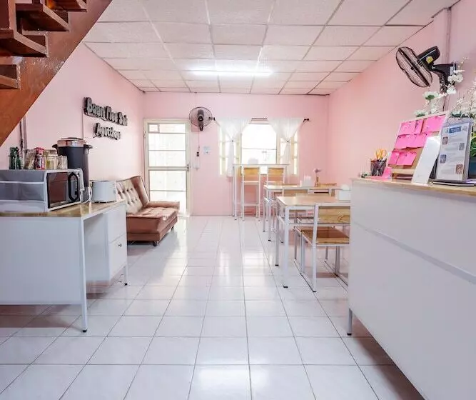 ユースホステル Baan Mee Suk Ayutthaya