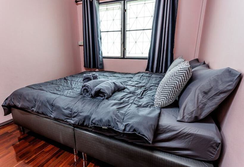 هاستل Baan Mee Suk Ayutthaya