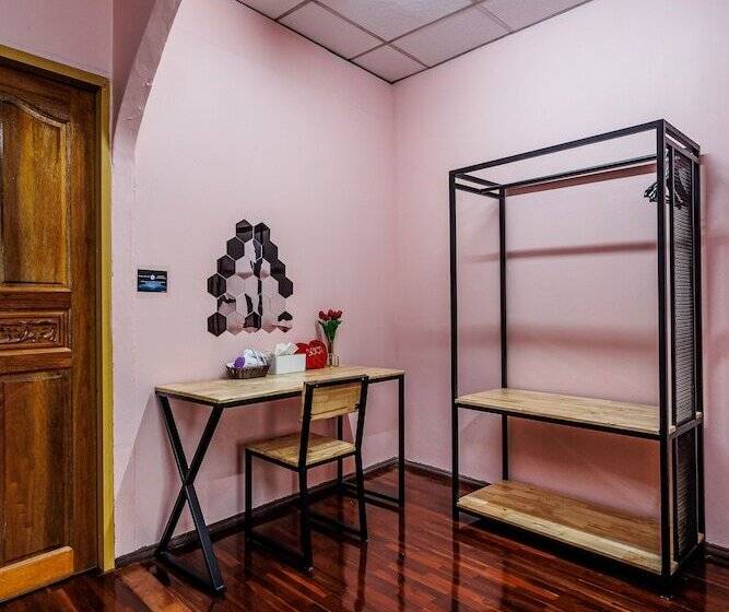 هاستل Baan Mee Suk Ayutthaya