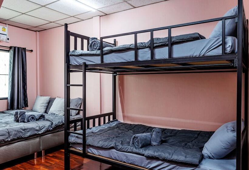 هاستل Baan Mee Suk Ayutthaya