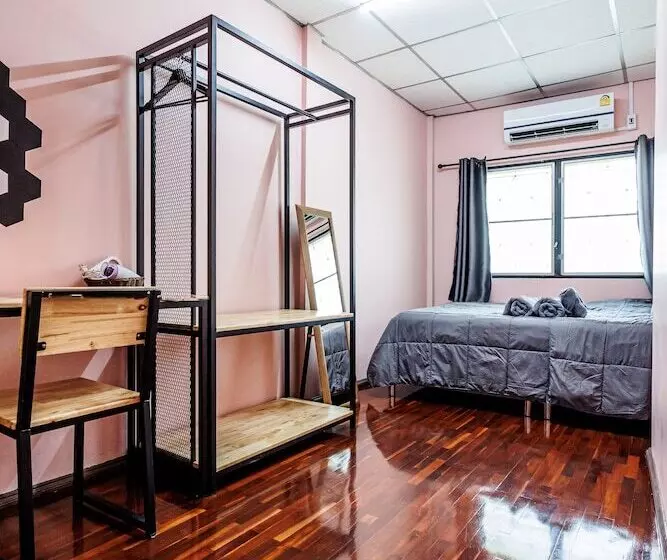 ユースホステル Baan Mee Suk Ayutthaya