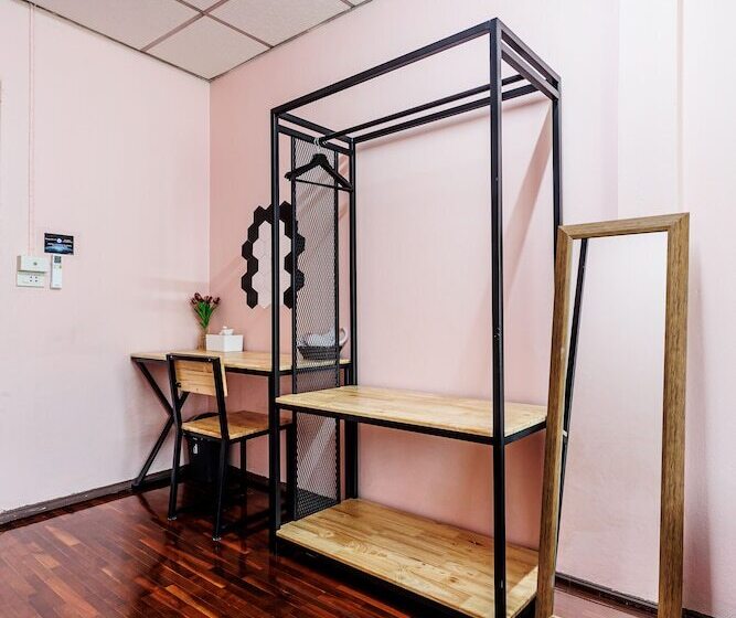 هاستل Baan Mee Suk Ayutthaya