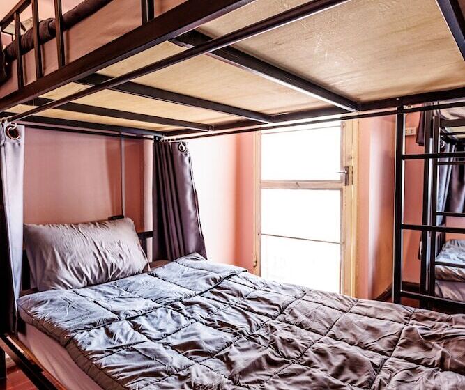 هاستل Baan Mee Suk Ayutthaya