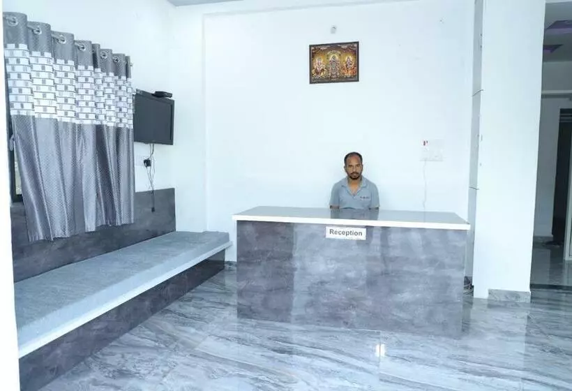 ホテル Shri Balaji, Baramati