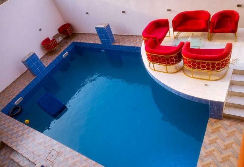 هتل Tour Eiffel Hôtel