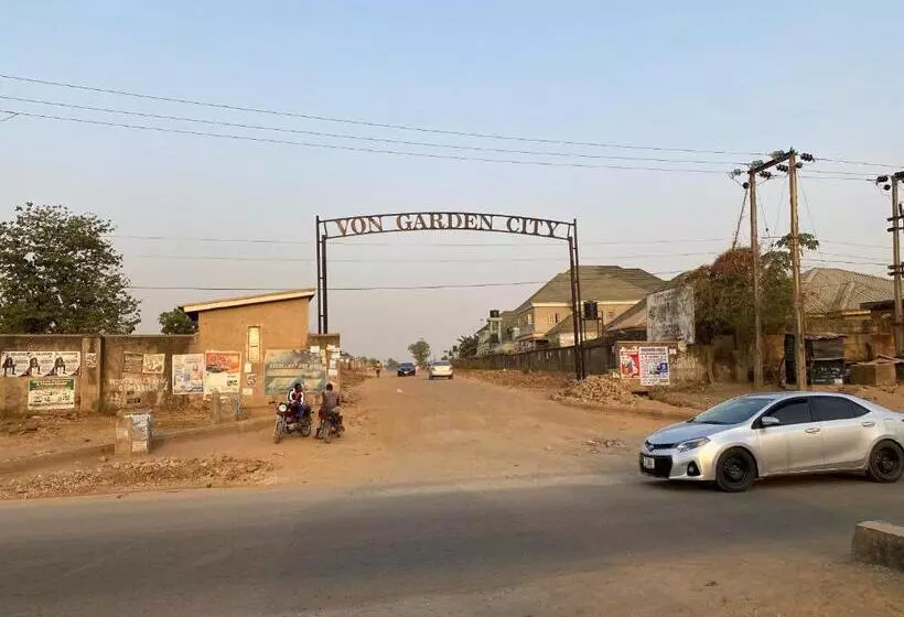 پانسیون C7 Hazelwood Residence & Suites