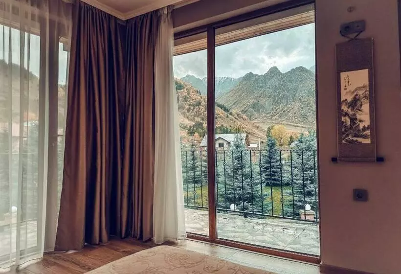 پانسیون Family_hotel_vardisubani