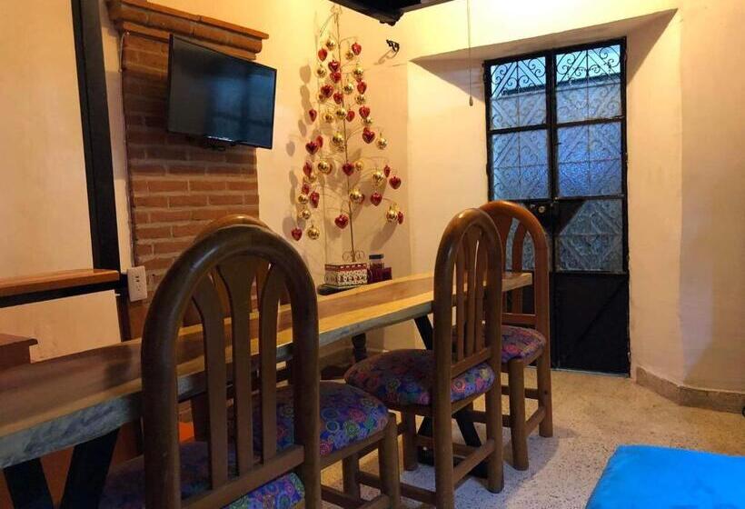 پانسیون La Adornada