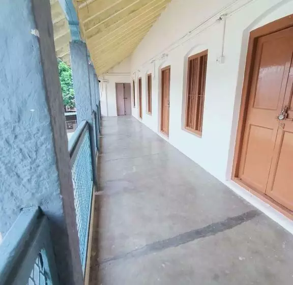 ペンション Maasilamani Lodge