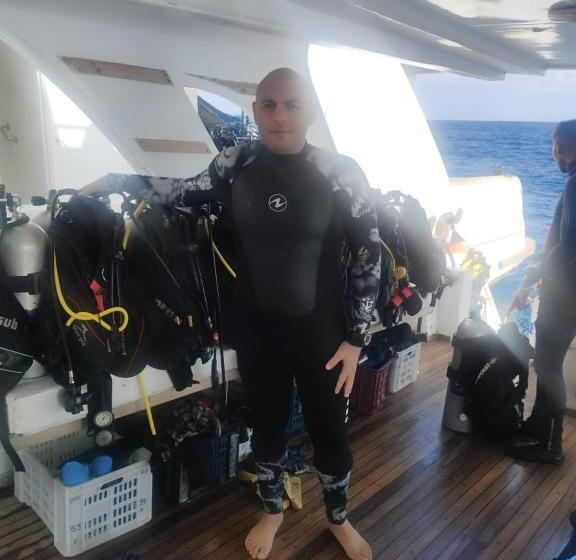 شقه مفروشه بمكان مركزى بالقرب دقائق من المطار ومصر الجديدة وسيتى ستارز وكايرو فيستيفال