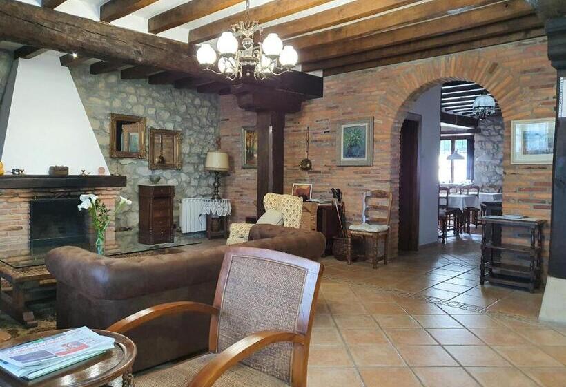 הוסטל Posada San Tirso