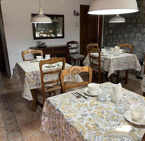 הוסטל Posada San Tirso