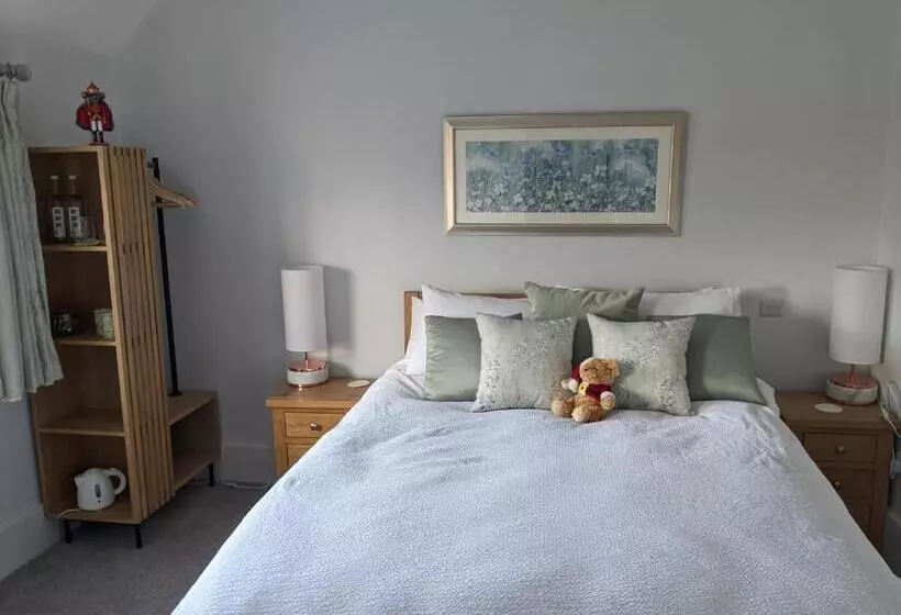 Aamiaismajoitus (B&B) Romsey Brewery House   Circa 1893