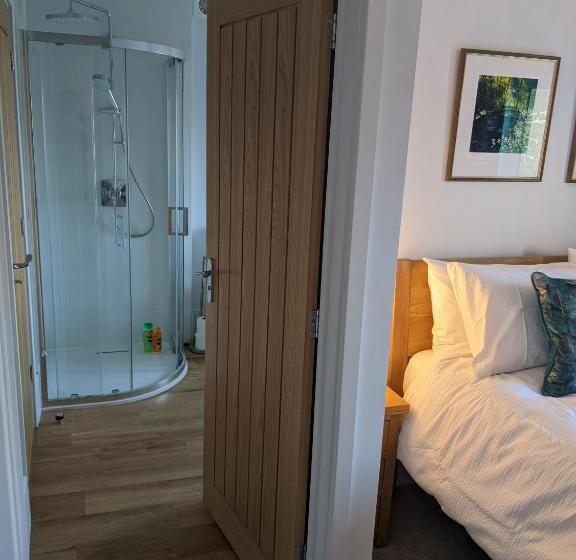 צימר Romsey Brewery House   Circa 1893