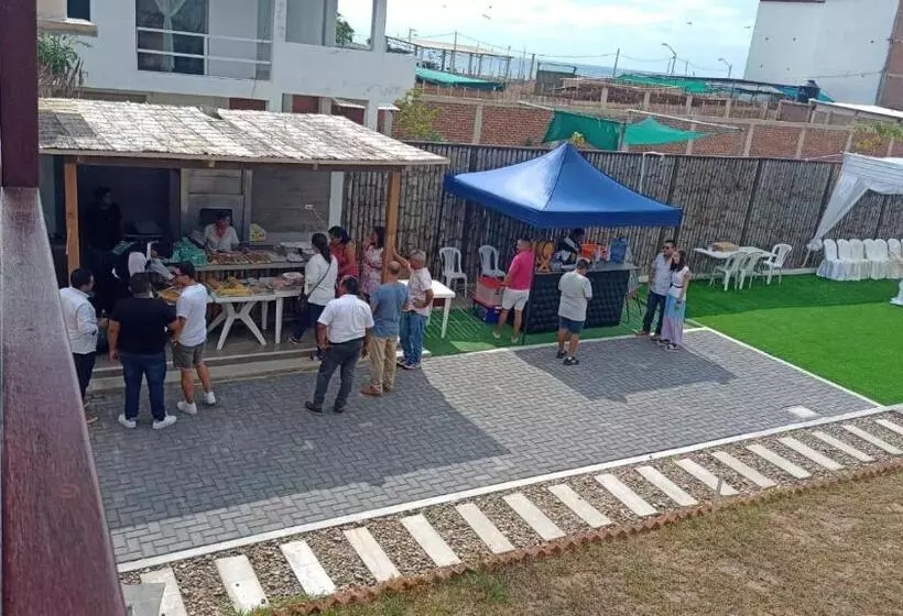 ベッドアンドブレックファースト Hospedaje & Casa Playa Aurora