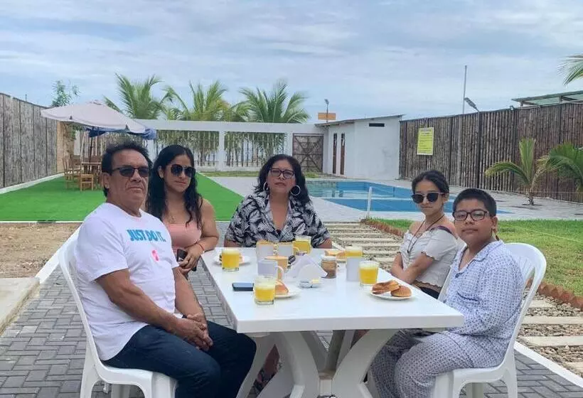 ベッドアンドブレックファースト Hospedaje & Casa Playa Aurora