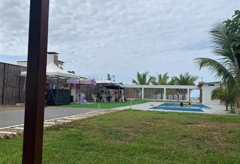 ベッドアンドブレックファースト Hospedaje & Casa Playa Aurora