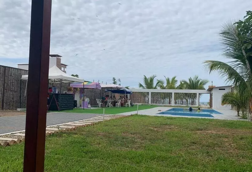 ベッドアンドブレックファースト Hospedaje & Casa Playa Aurora