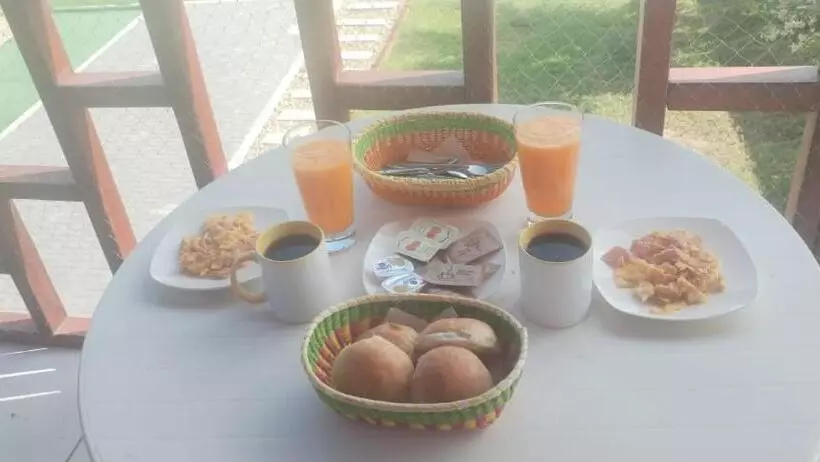 ベッドアンドブレックファースト Hospedaje & Casa Playa Aurora