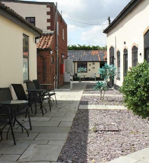 Отель Watton Vibe